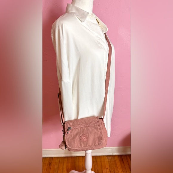 Kipling Crossbody mini bag, Excellent Condition, Peach Color. Very cute. - Picture 2 of 14